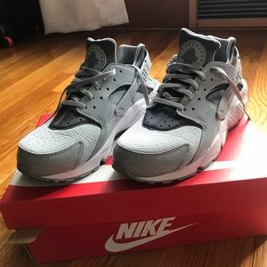 Women’s Nike Huaraches - Wolf Grey/Cool Grey
